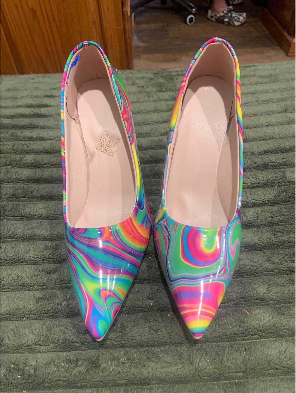 Women's Multicolor Swirl Pattern Pointed Toe Heels Size 37